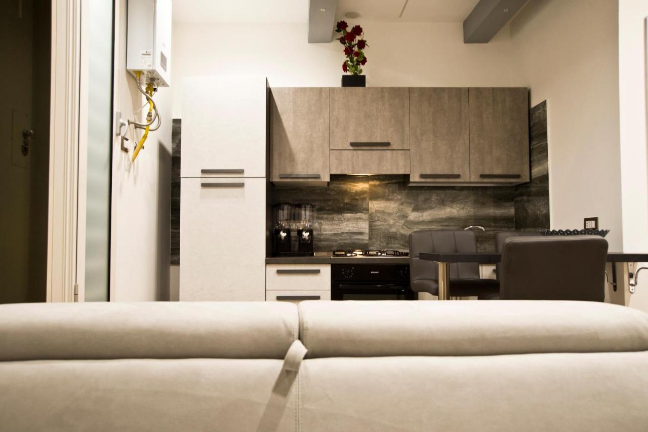 Suite Napoli Sotterranea Con Vasca Idromassaggio Zewnętrze zdjęcie